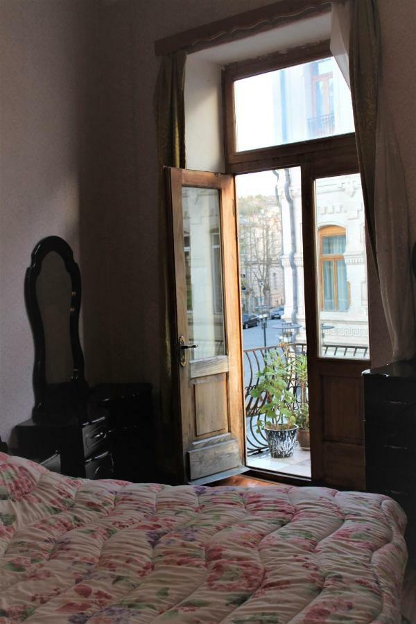 Guesthouse Medea On Pushkini 4 Kutaisi Exterior foto